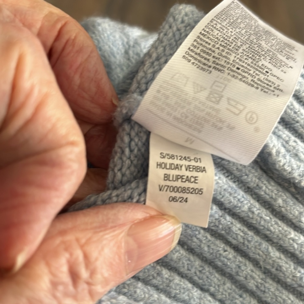 Old navy sweater - Picture 9 of 9